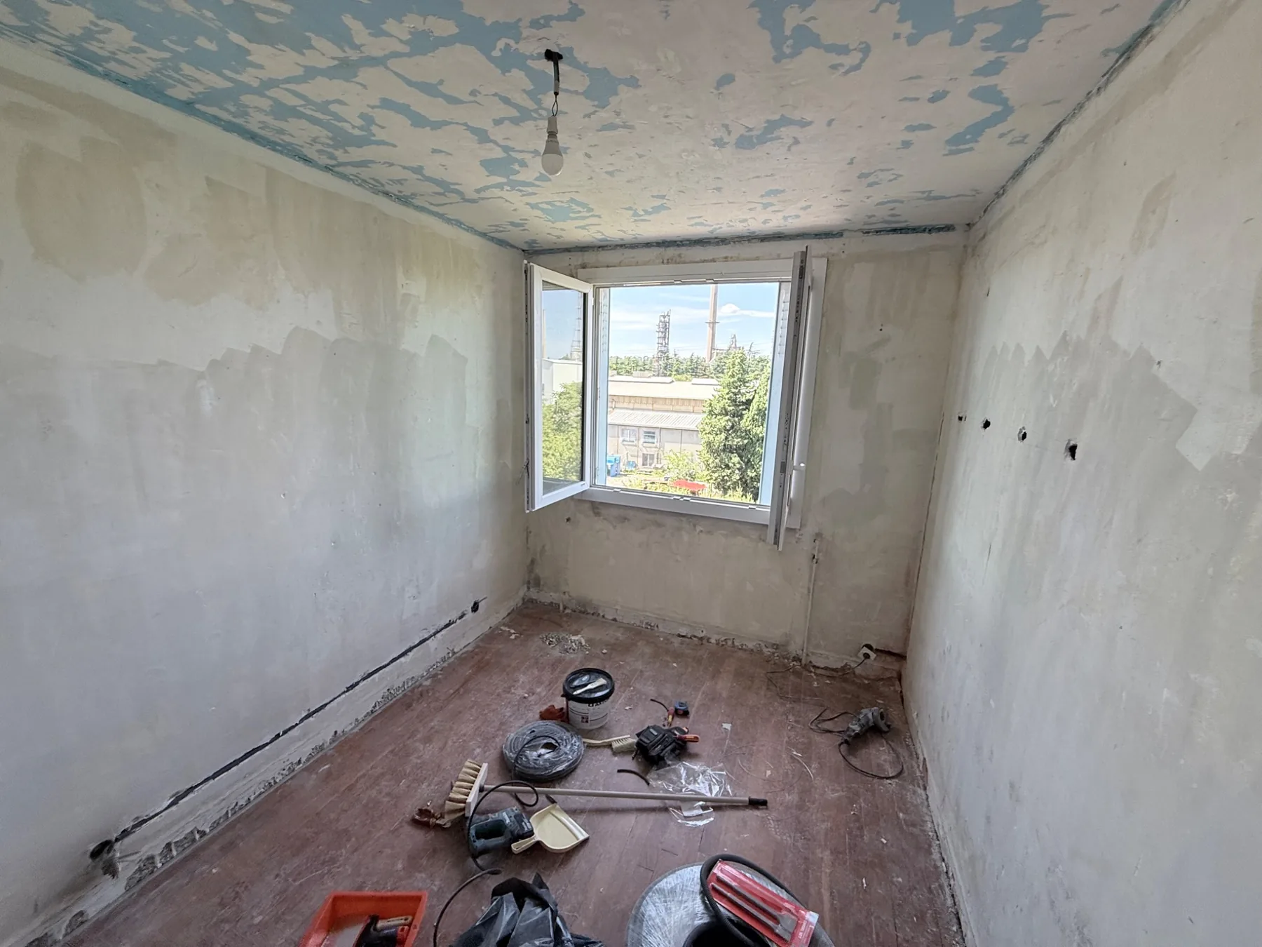 Pièce en cours de rénovation électrique
